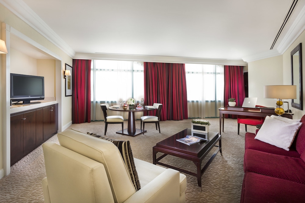 Mövenpick Dubai Grand Al Bustan 13