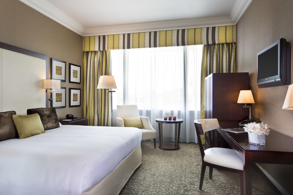Mövenpick Dubai Grand Al Bustan 12