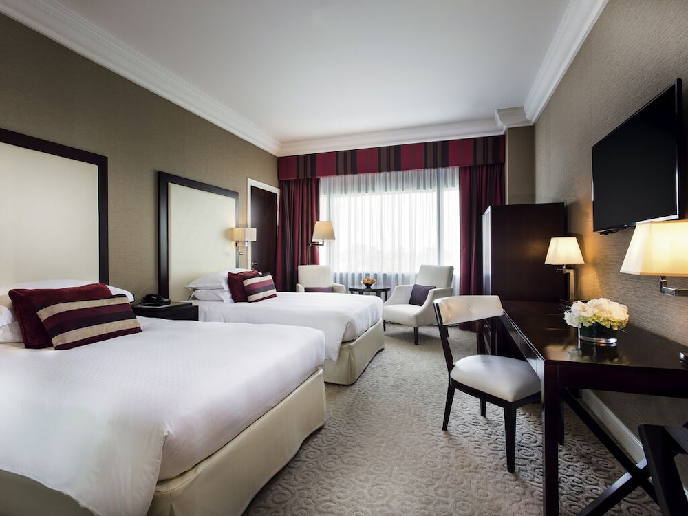 Mövenpick Dubai Grand Al Bustan 16