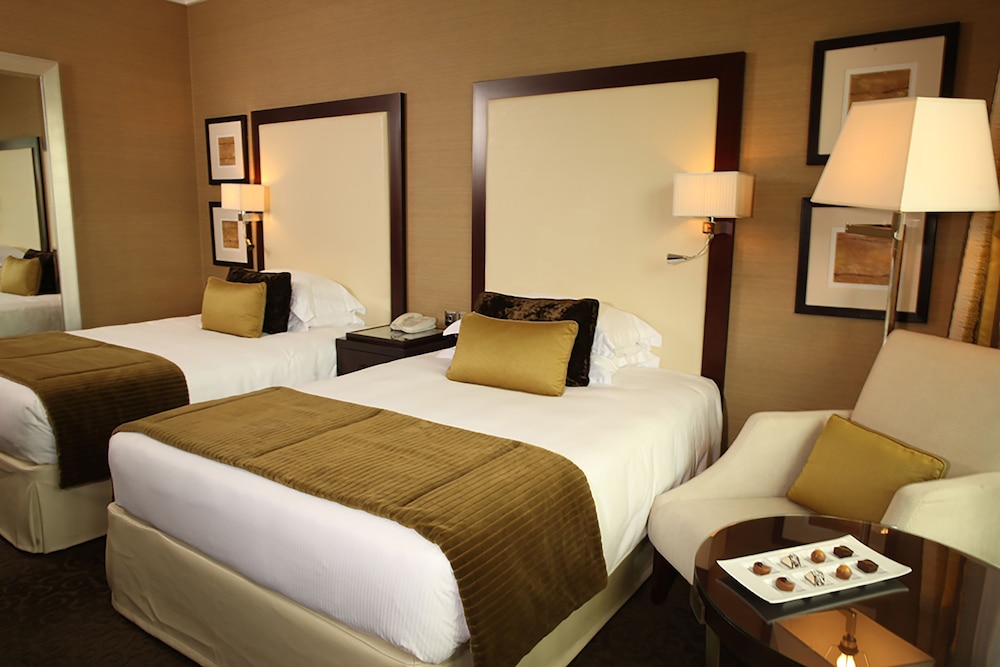Mövenpick Dubai Grand Al Bustan 6