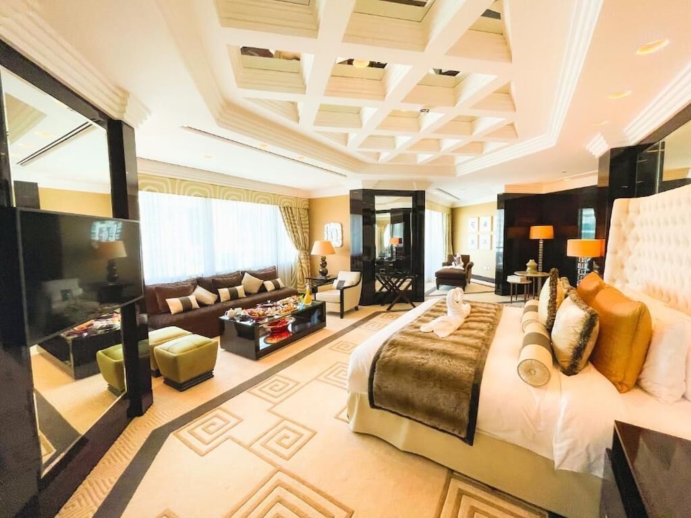 Mövenpick Dubai Grand Al Bustan 21