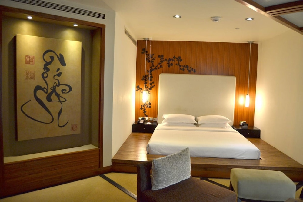 Sheraton Dubai Creek Hotel & Towers 9