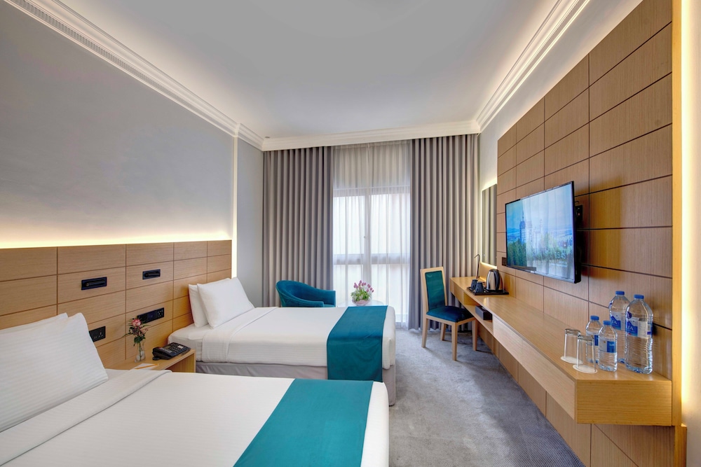 Lotus Grand Hotel 6