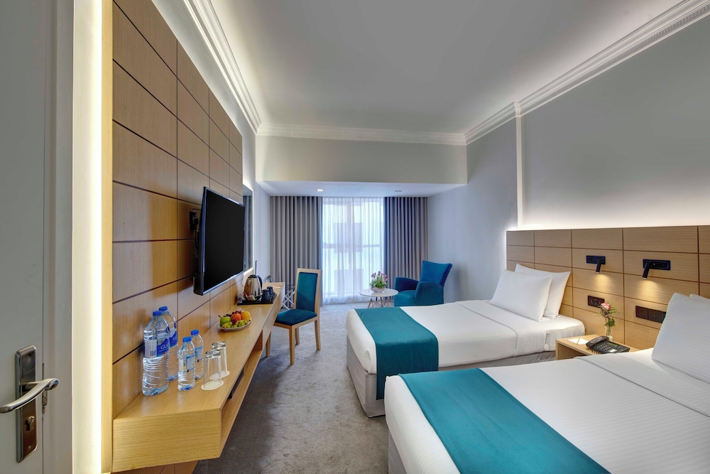 Lotus Grand Hotel 10
