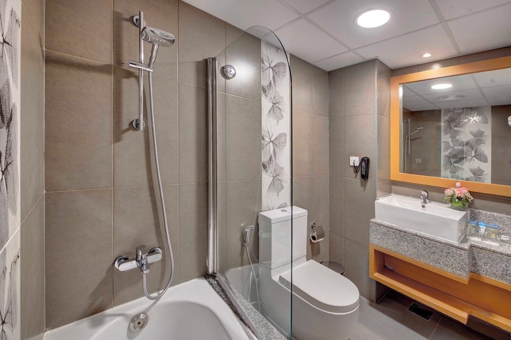 Lotus Grand Hotel 12