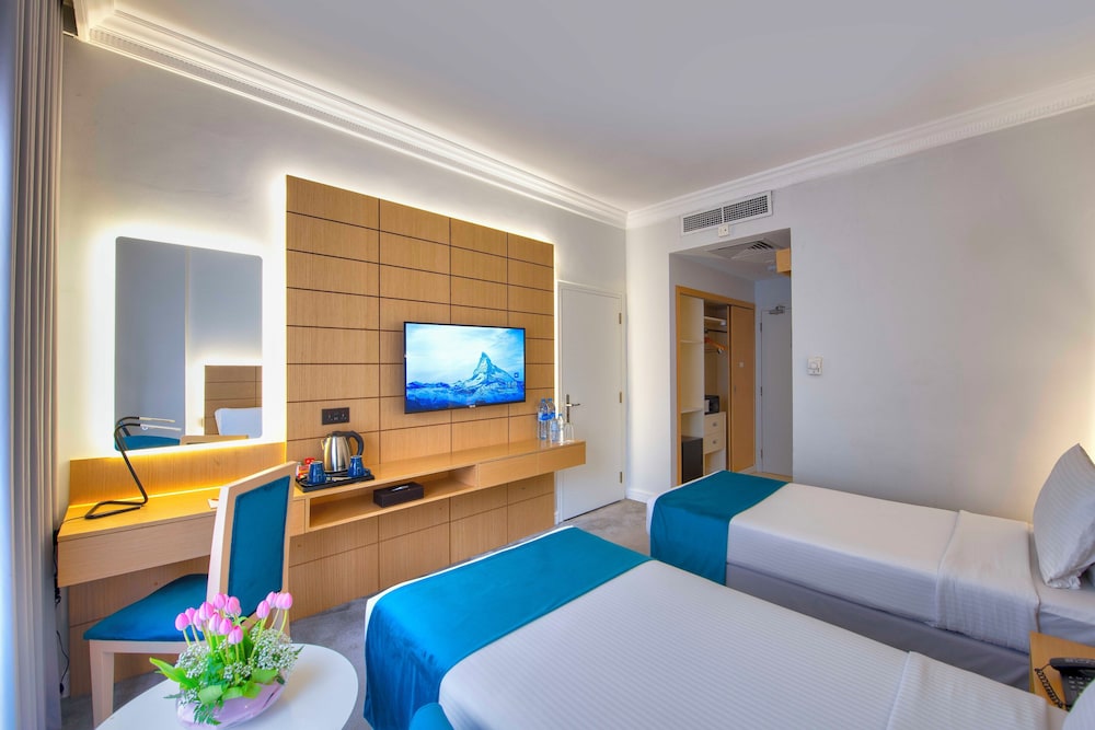 Lotus Grand Hotel 5