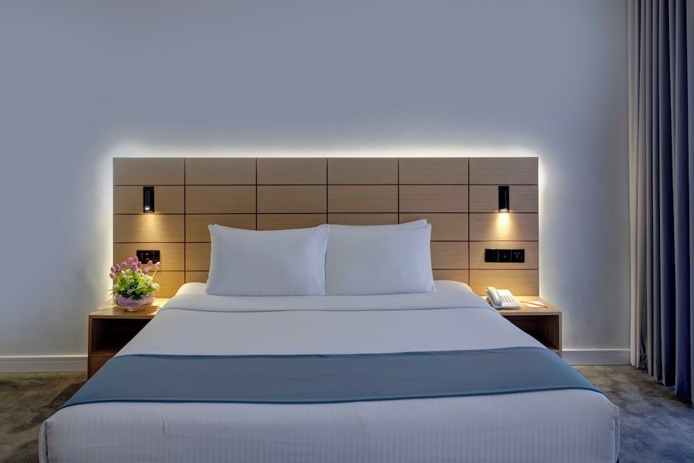 Lotus Grand Hotel 9