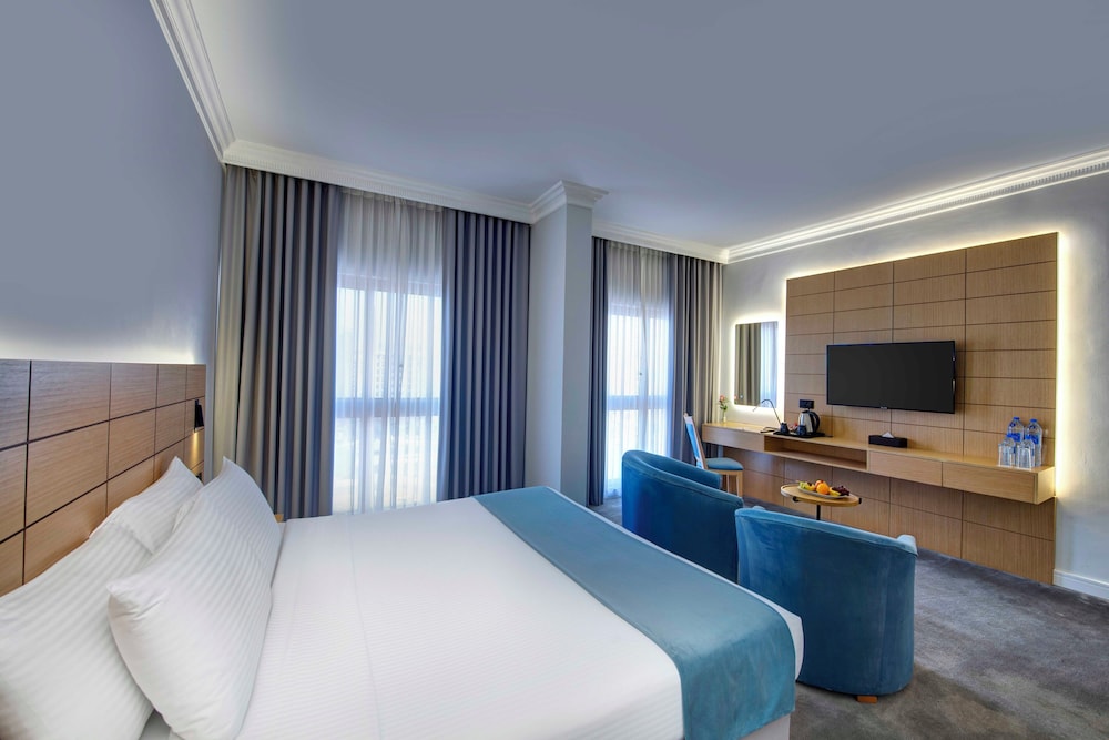 Lotus Grand Hotel 11
