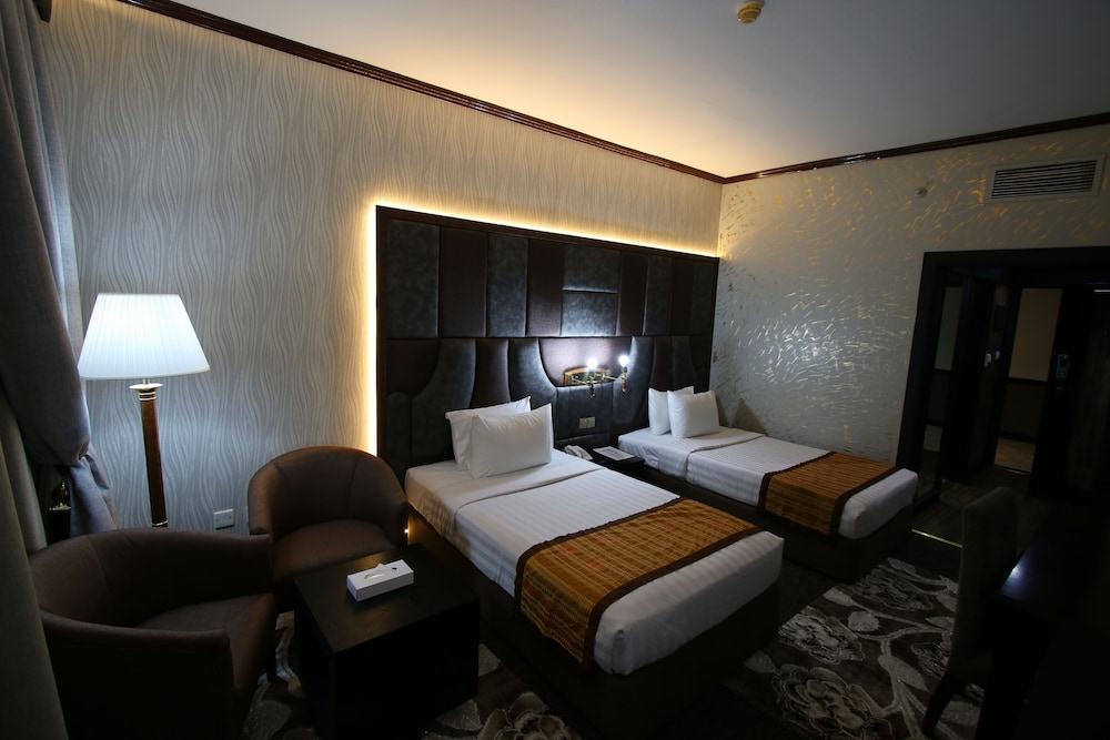 Knight Armour Hotel 13