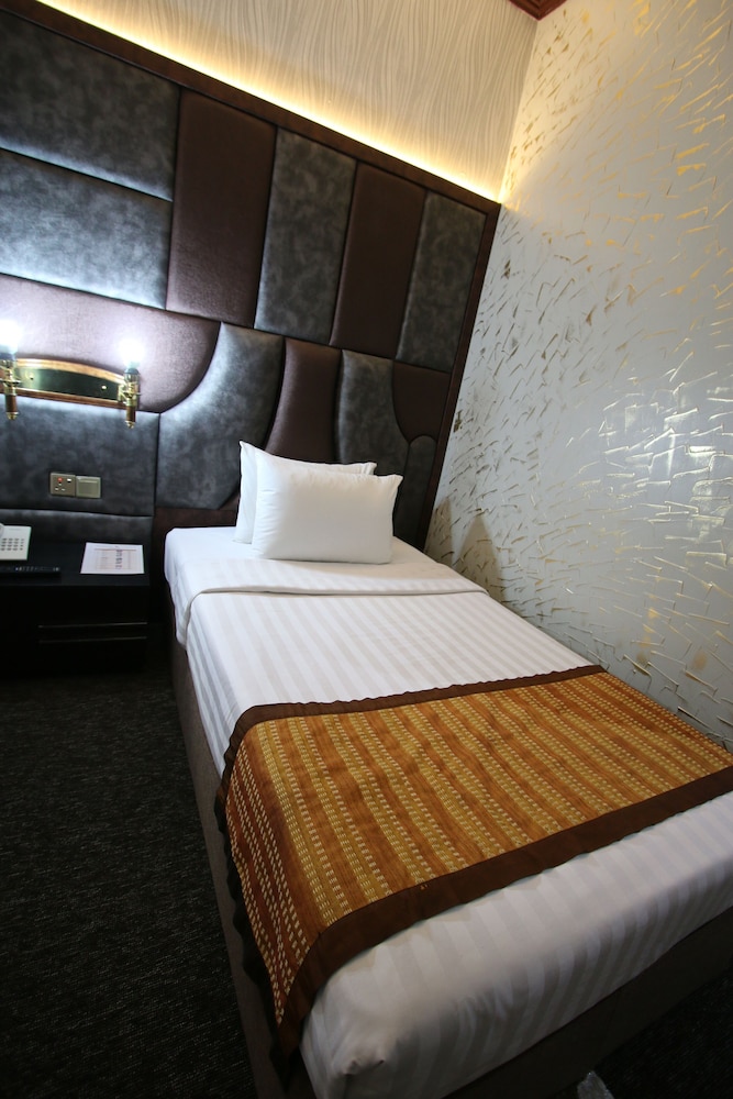 Knight Armour Hotel 14