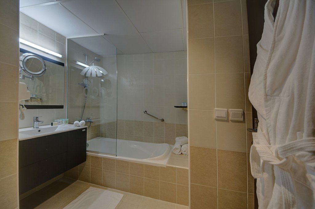 Ajman Beach Hotel 20