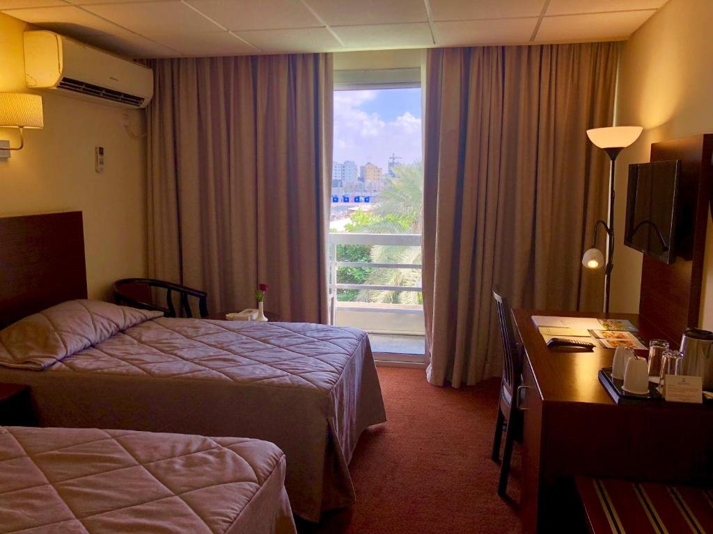 Ajman Beach Hotel 4