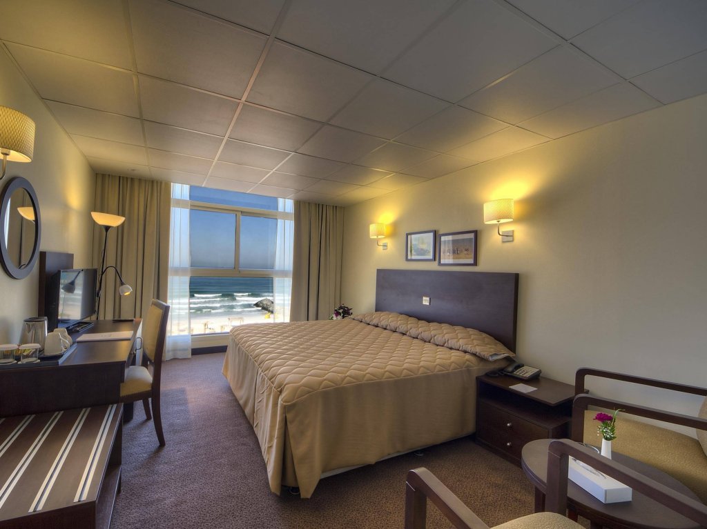 Ajman Beach Hotel 10