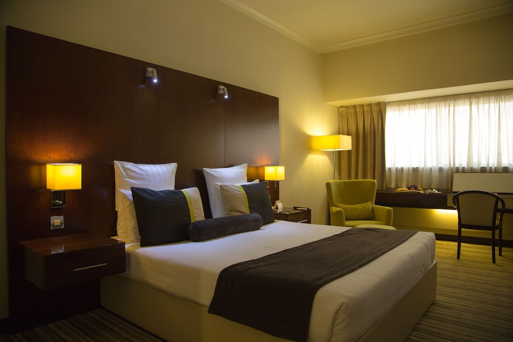 Aravi Hotel 18