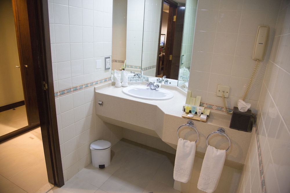 Aravi Hotel 23