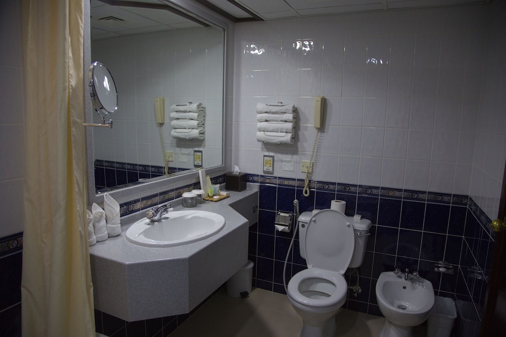 Aravi Hotel 24