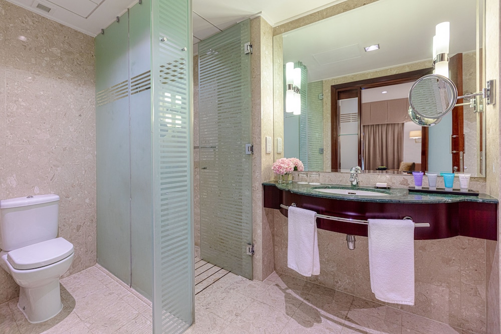 Dusit Thani Dubai 8