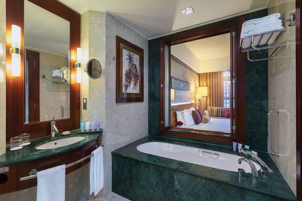 Dusit Thani Dubai 7