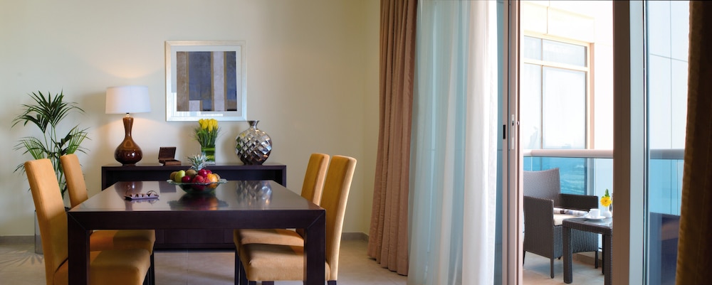 Mövenpick Hotel & Apartments Bur Dubai 8