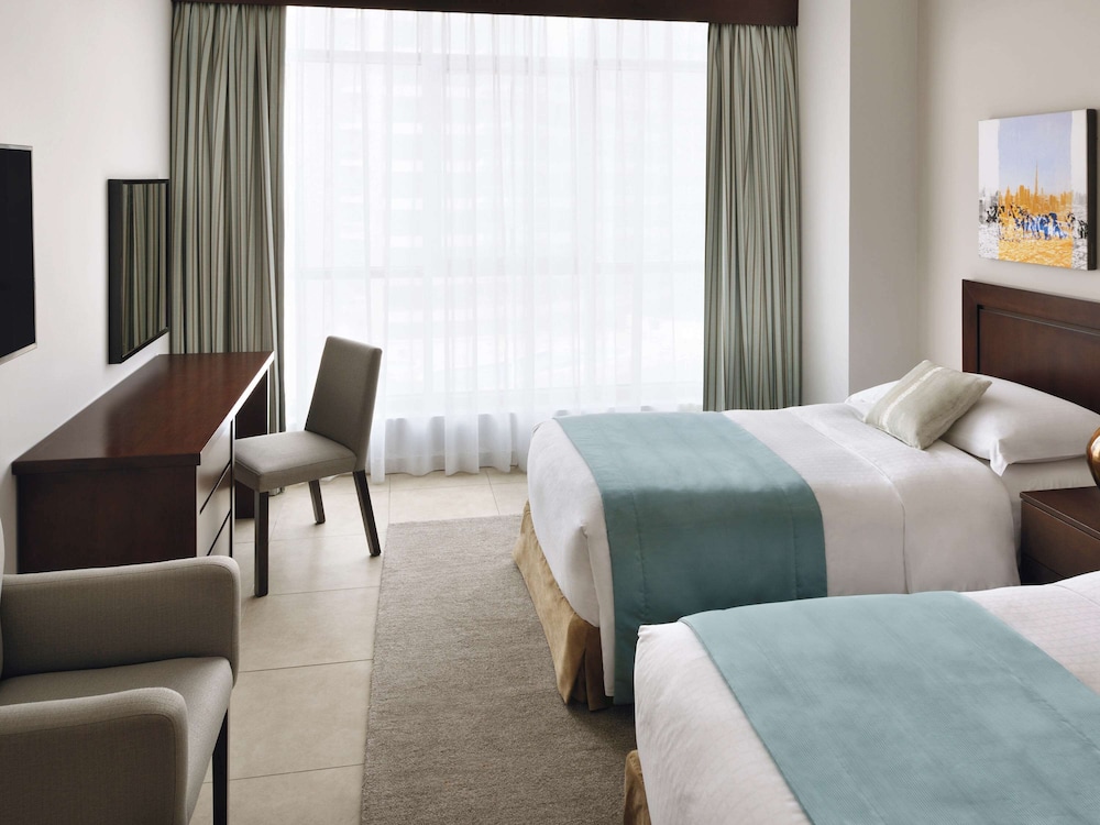 Mövenpick Hotel & Apartments Bur Dubai 12