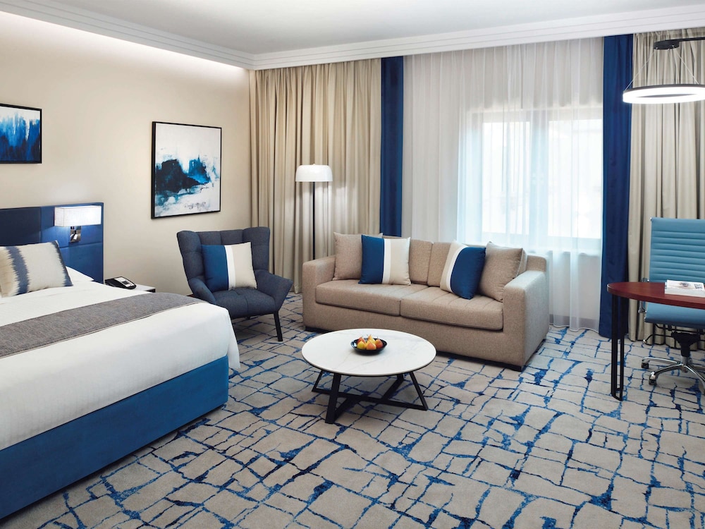 Mövenpick Hotel & Apartments Bur Dubai 18