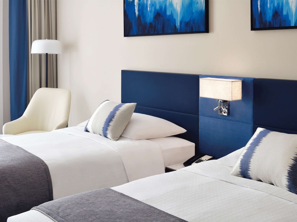 Mövenpick Hotel & Apartments Bur Dubai 17