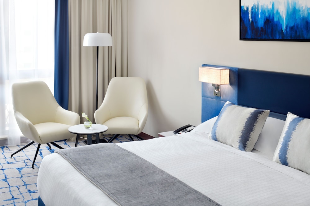 Mövenpick Hotel & Apartments Bur Dubai 6