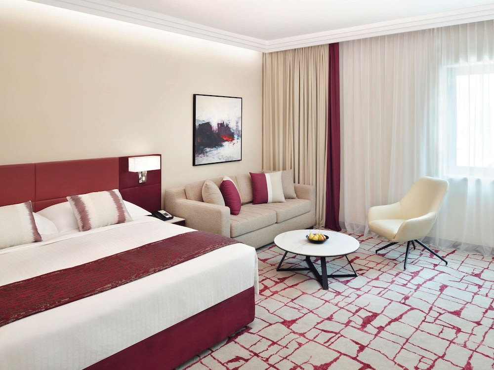 Mövenpick Hotel & Apartments Bur Dubai 13