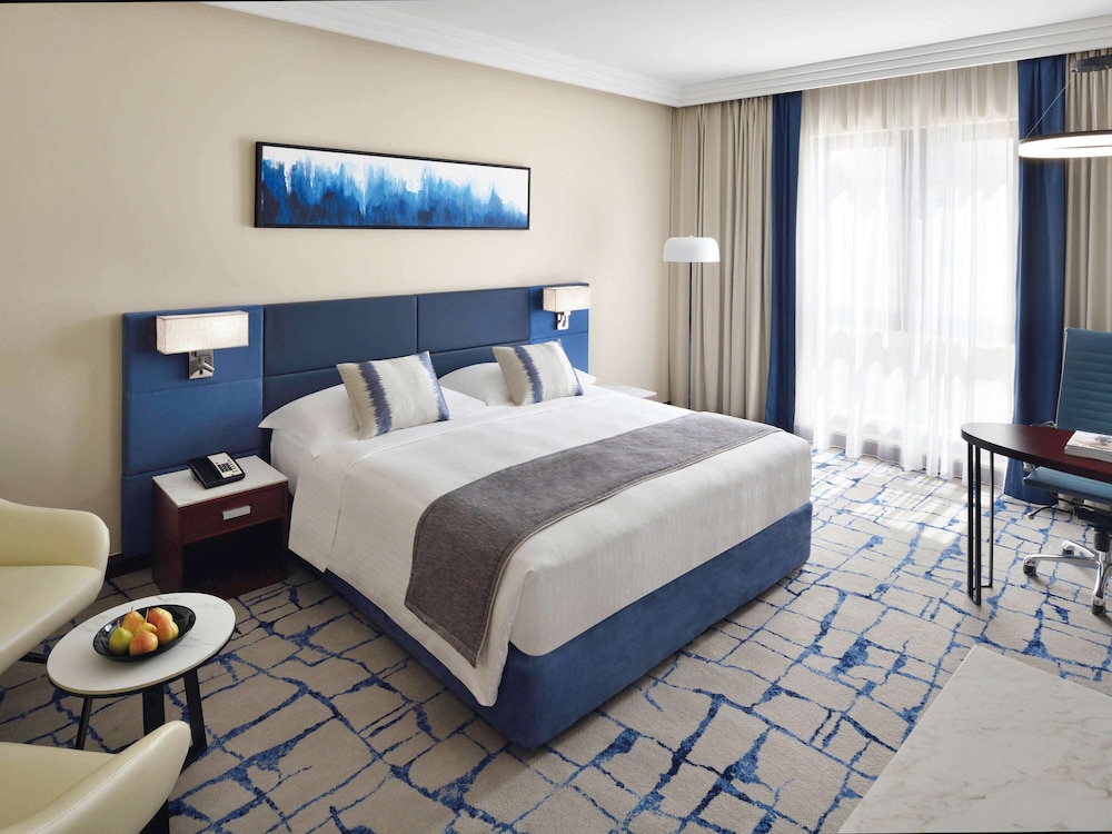 Mövenpick Hotel & Apartments Bur Dubai 23