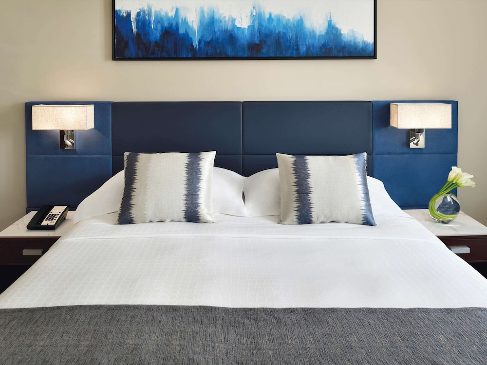 Mövenpick Hotel & Apartments Bur Dubai 14