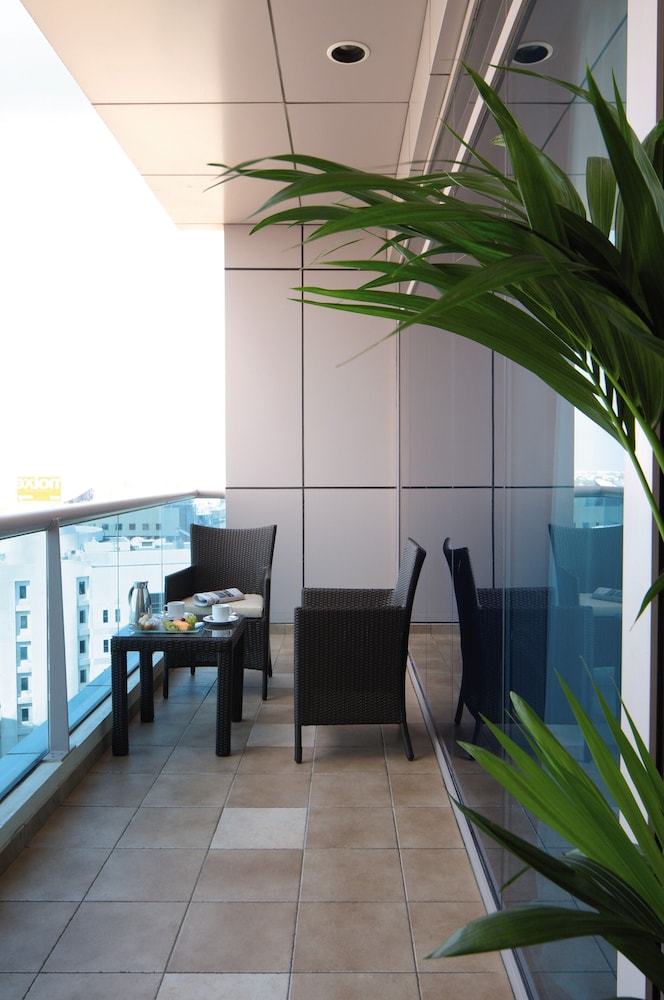 Mövenpick Hotel & Apartments Bur Dubai 9