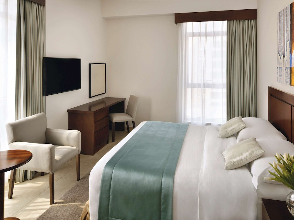 Mövenpick Hotel & Apartments Bur Dubai 11