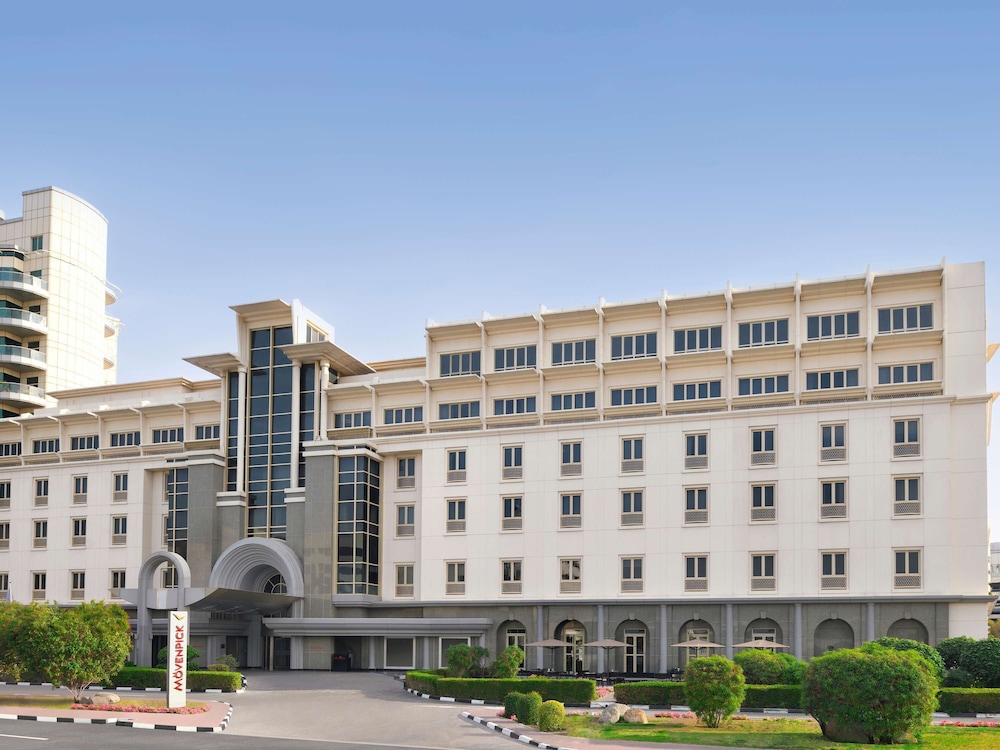 Mövenpick Hotel & Apartments Bur Dubai 1