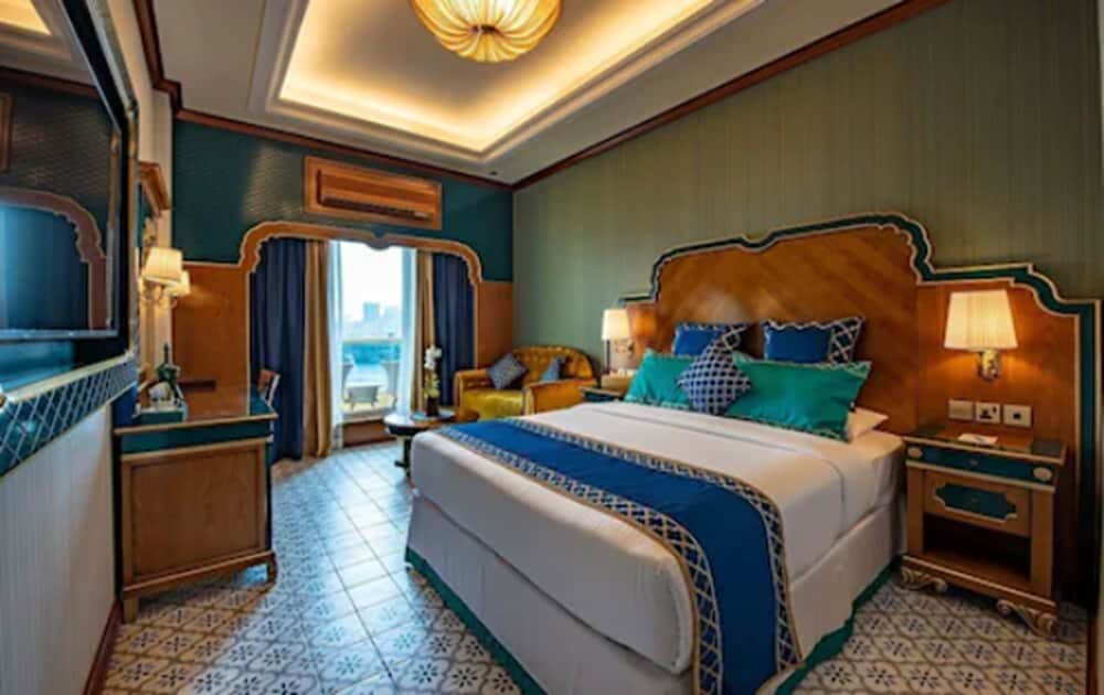 Riviera Hotel 24
