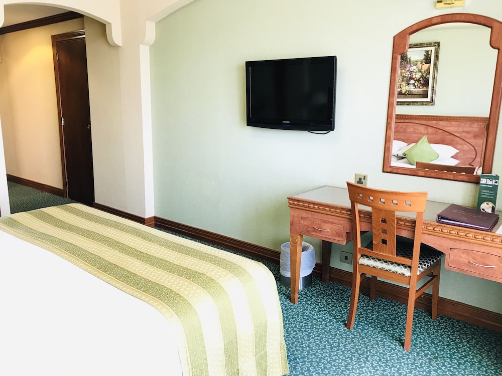Riviera Hotel 8