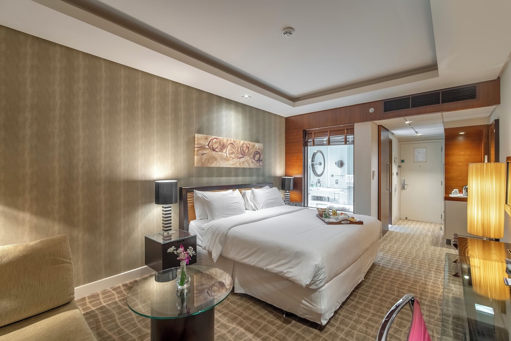 Majestic Premier Hotel 18