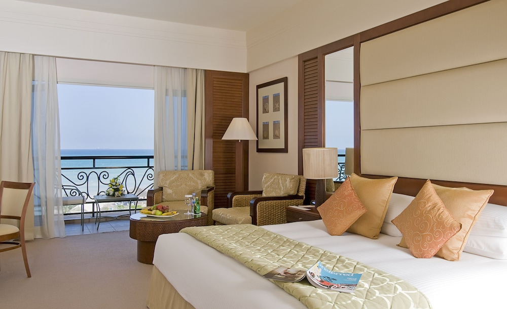 Danat Jebel Dhanna Resort 11