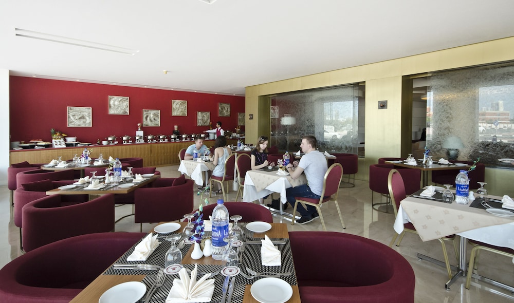 Al Bustan Center & Residence 20