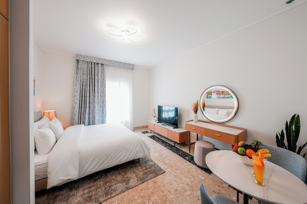 Al Bustan Center & Residence 7