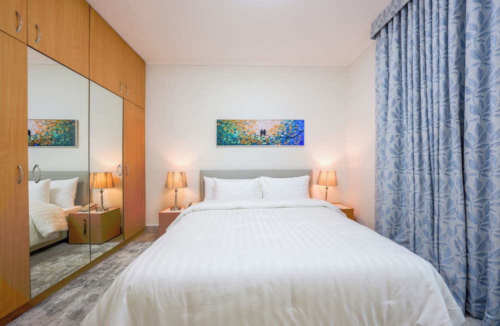 Al Bustan Center & Residence 8