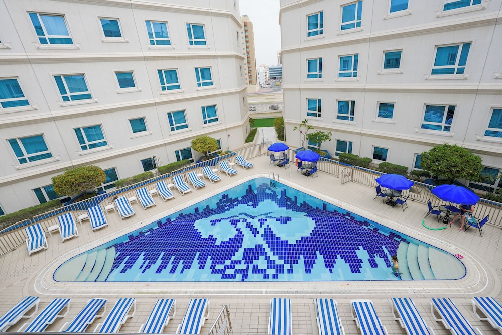 Al Bustan Center & Residence 15
