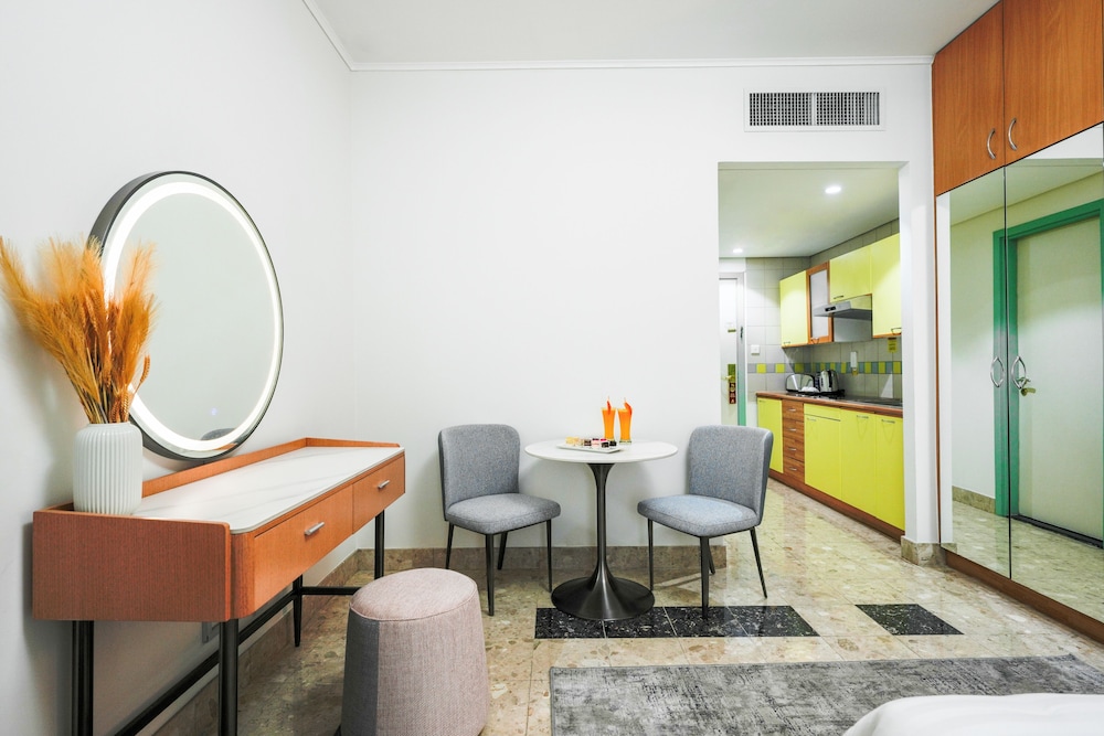 Al Bustan Center & Residence 11