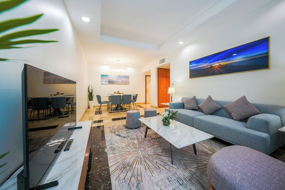 Al Bustan Center & Residence 13