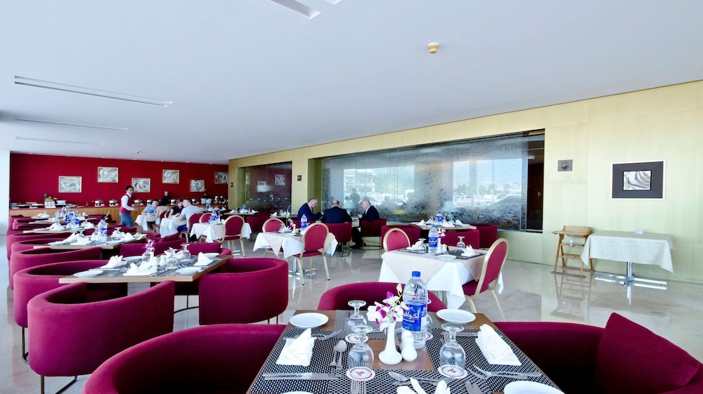 Al Bustan Center & Residence 22