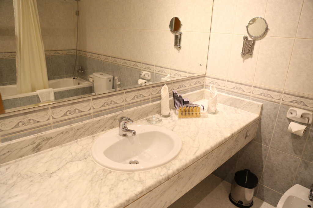 Luxe Grand Dubai 13