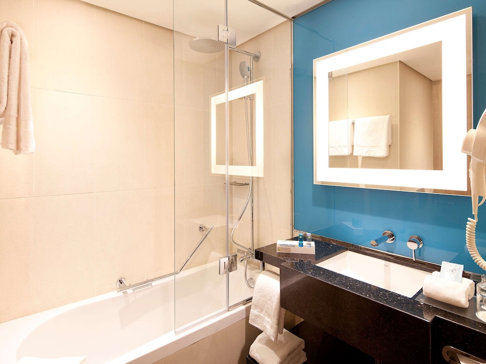 Novotel World Trade Centre Dubai 16