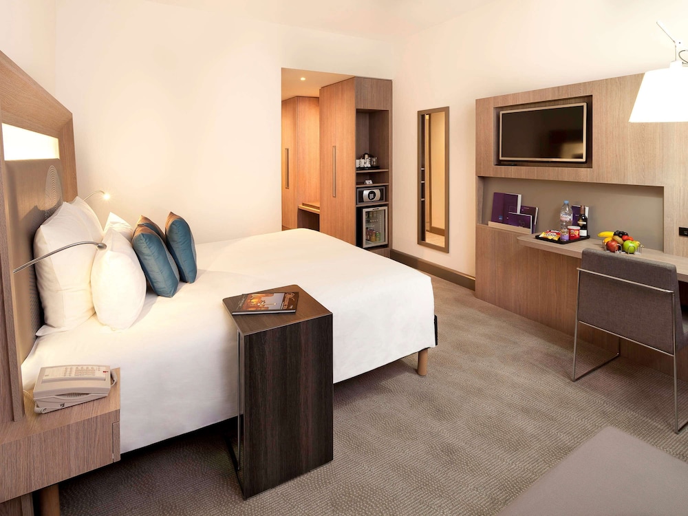 Novotel World Trade Centre Dubai 12