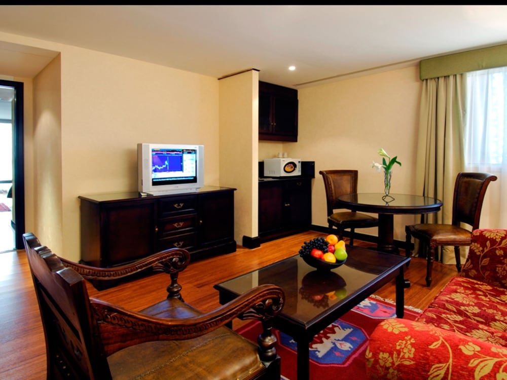 Arabian Courtyard Hotel & Spa 13