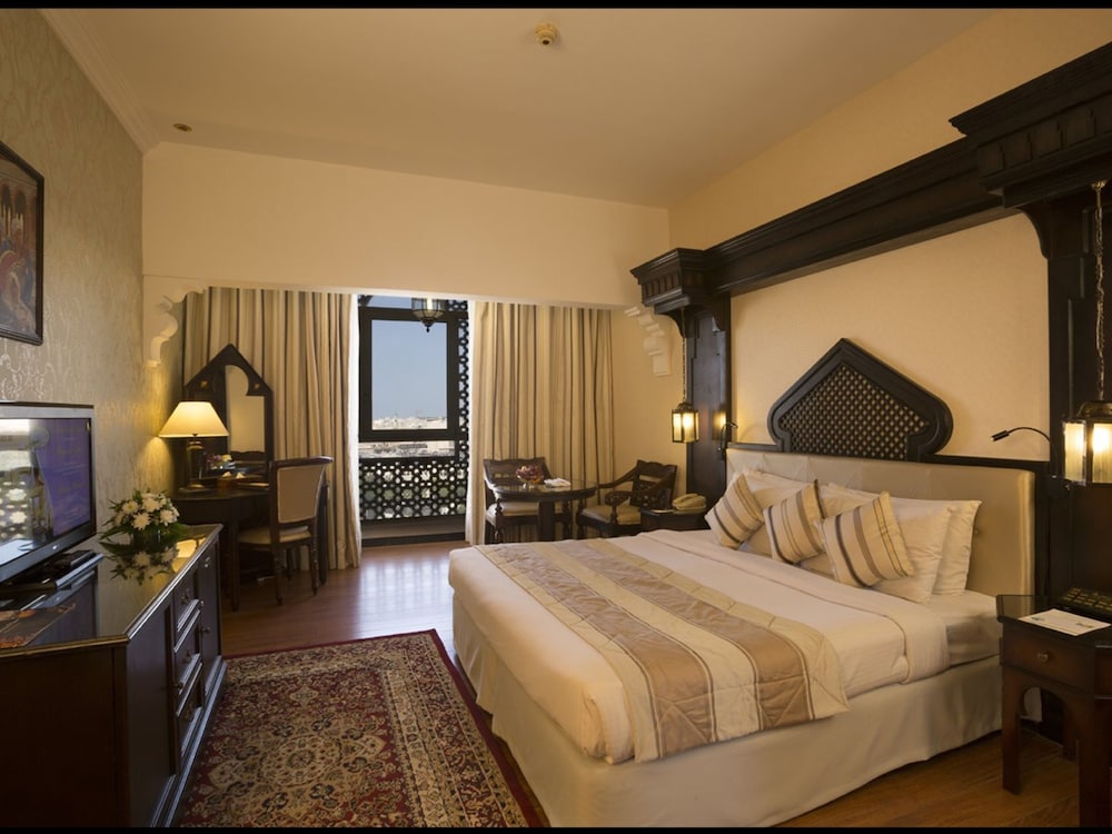 Arabian Courtyard Hotel & Spa 8