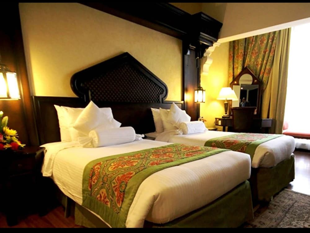 Arabian Courtyard Hotel & Spa 10